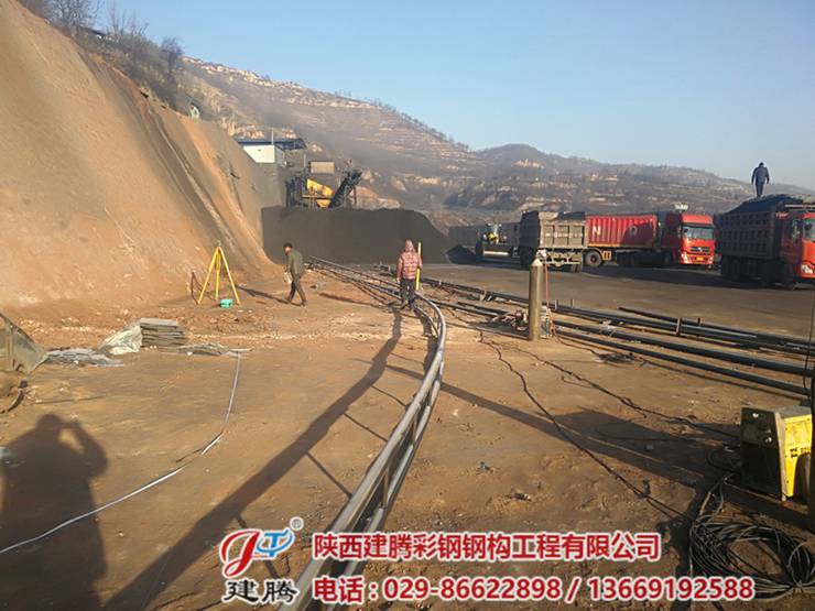 彬县陈家坪三号井钢结构圆弧大棚在建中