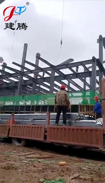 750型楼承板装车卸货中
